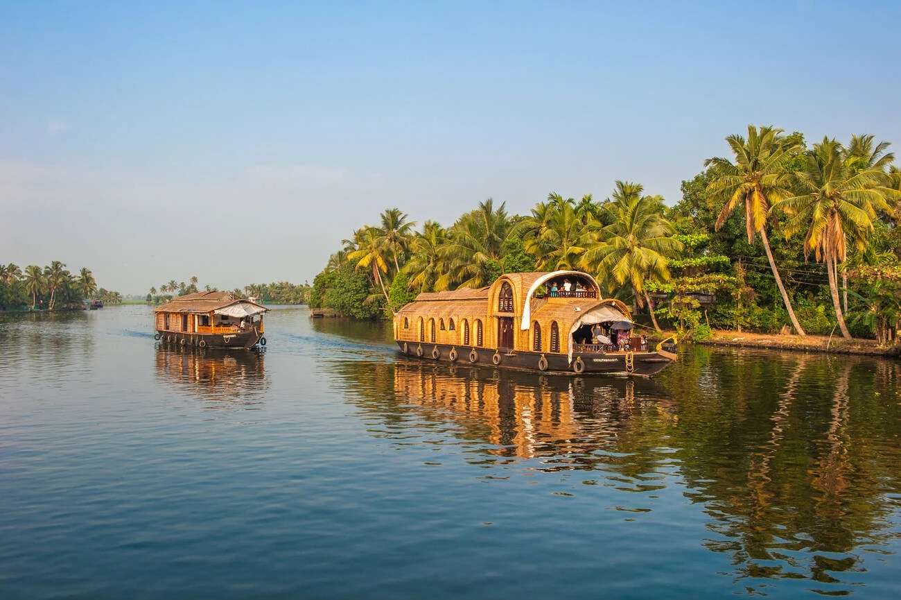 Top 10 Places to Visit in Kerala: A Traveler’s Guide to Backwaters & Culture